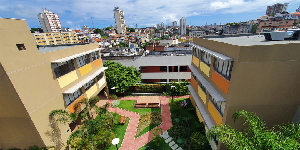 Vista do alto do prédio da Florence Salvador e do jardim interno.