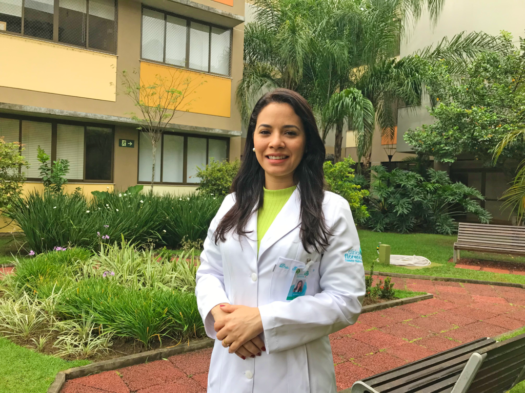 Dra. Isabela Oliva é oncologista com aperfeiçoamento em cuidados paliativos